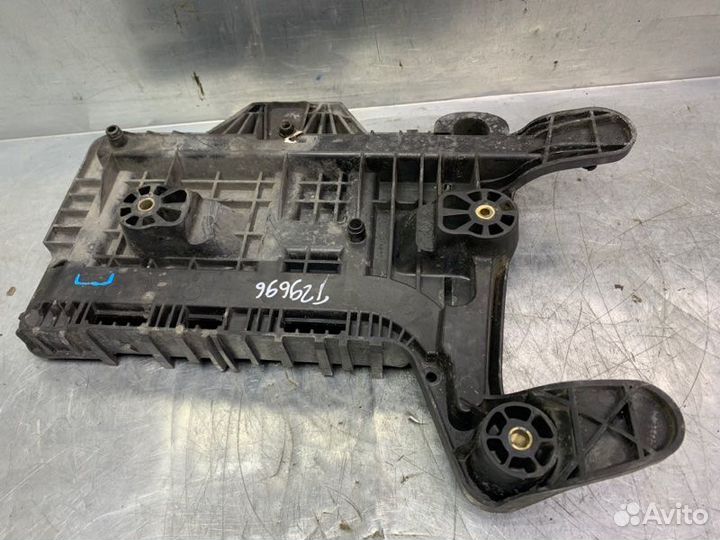 Крепление акб (корпус/подставка) Volkswagen Golf V