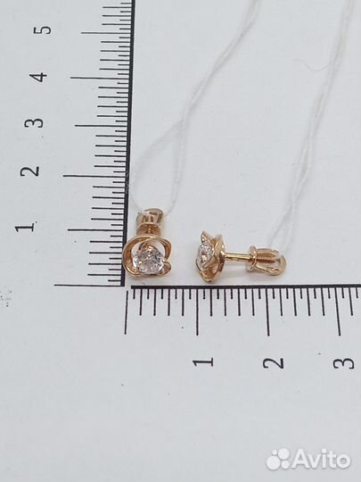 Золотые серьги с камнем