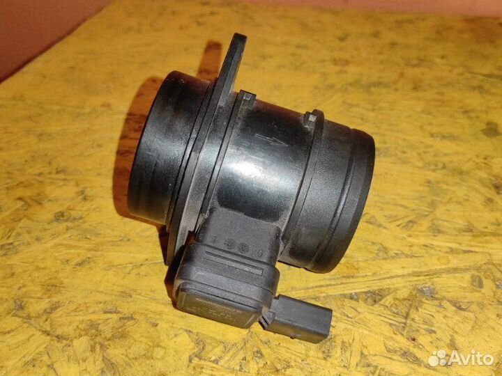 Расходомер (датчик дмрв) Volkswagen Passat B7 CFF