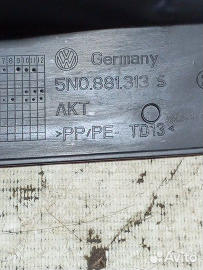 Накладка сиденья передняя левая Skoda Yeti 1.4