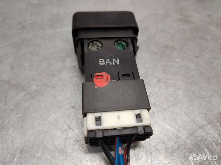 Кнопка обогрева заднего стекла Nissan Lucino N15