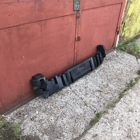 Усилитель заднего бампера Jeep Cherokee KJ