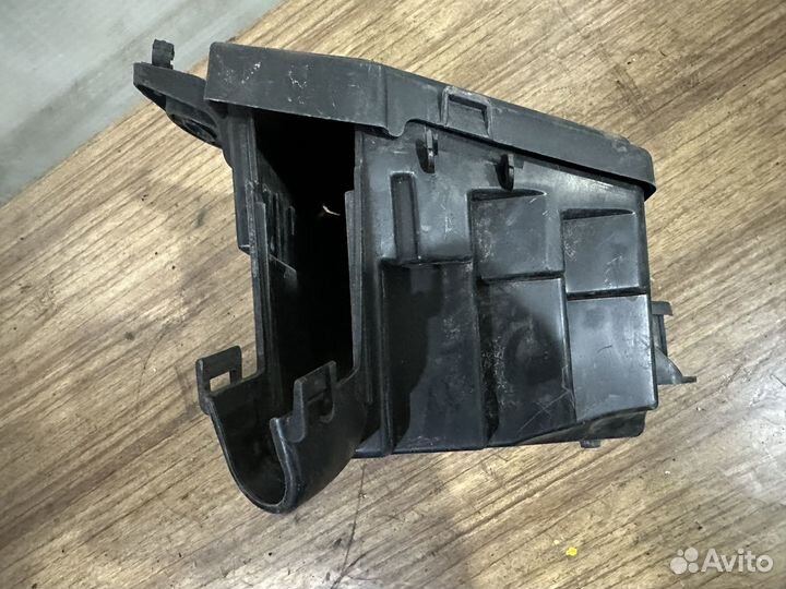 Корпус блока предохранителей Renault Logan