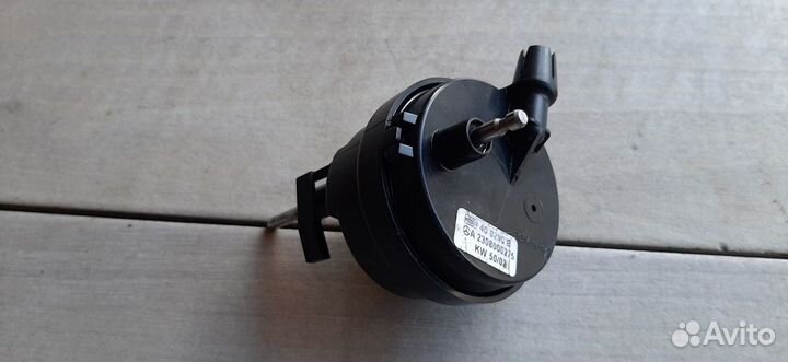 Активатор лючка бензобака Mercedes S-Class W220