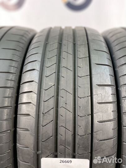 Pirelli P Zero PZ4 225/40 R19 94Y