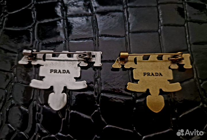 Брошь Prada