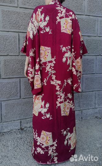 Кимоно с веточками сакуры