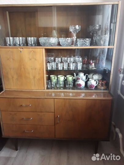 Сервант и книжный шкаф