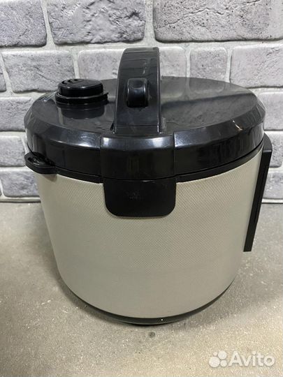 Мультиварка Vitek VT-4216 CM