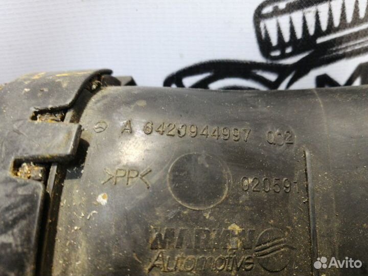 Патрубок воздушного фильтра левый Mercedes W211