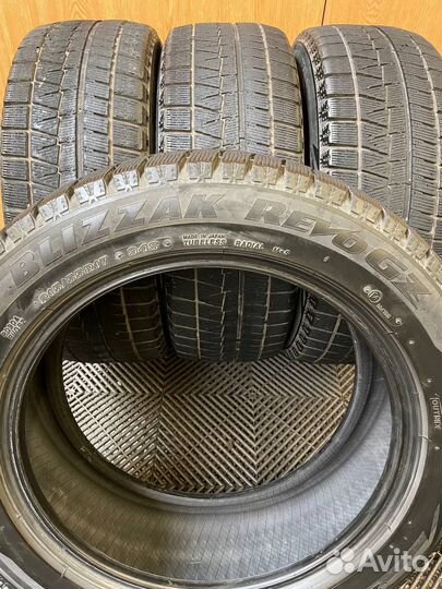Bridgestone Blizzak Revo GZ 215/55 R17