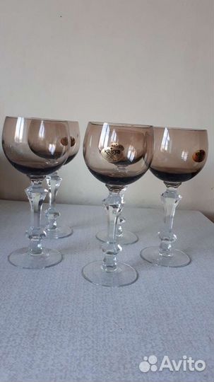 Фужеры из тёмного стекла