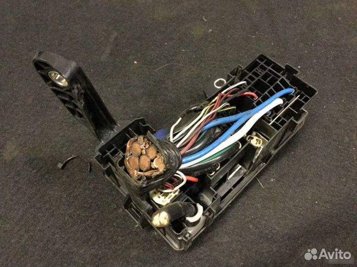 Блок предохранителей Toyota Avensis 2 2003-2008