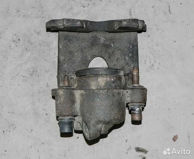 Суппорт тормозной передний правый VW Golf 3 1.8 мо