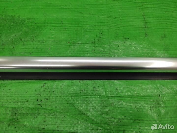 Молдинг стекла лев. перед. Volkswagen Tiguan