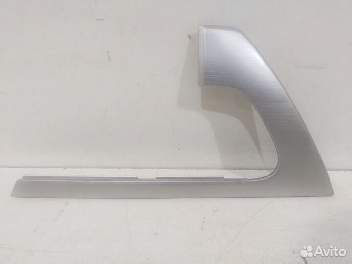 Накладка обшивки двери передняя правая Toyota Land