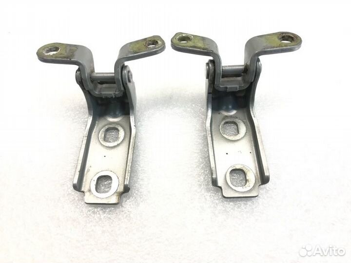 Петля двери передняя правая Chevrolet Cruze седан