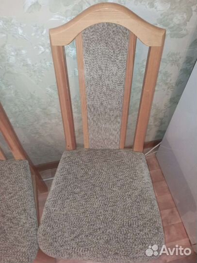 Кухонный стол и стулья