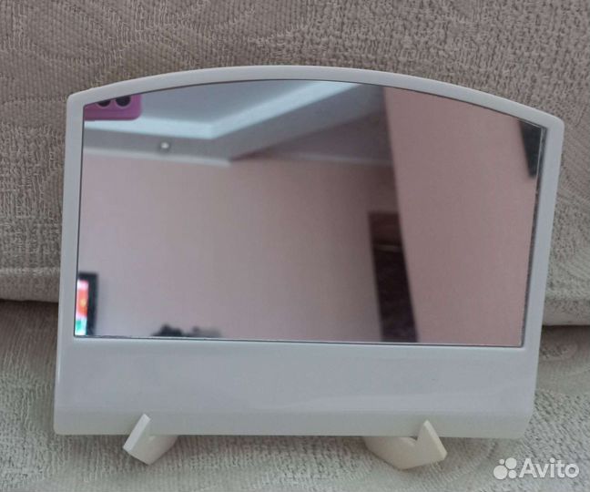 Зеркало на подставке