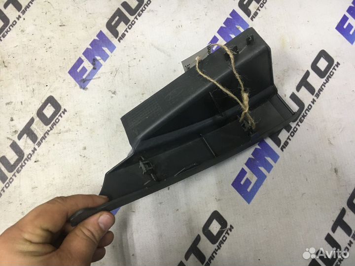 Накладка торпедо правая Форд Ц-Мах