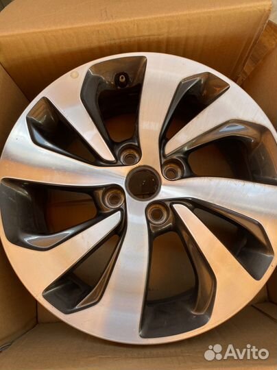 Диск Kia Rio X-line 52910-bx200 (1шт)