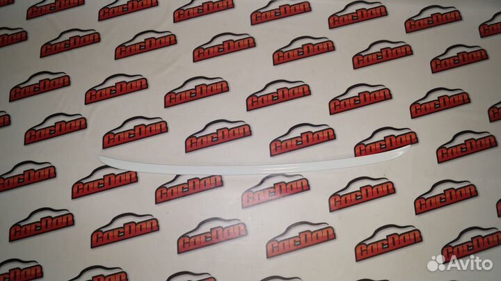 Лип спойлер Приора хетчбек (цвет белое облако)