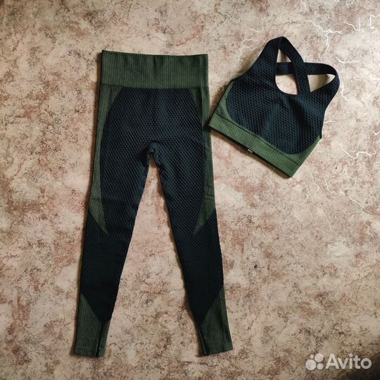 Костюм для фитнеса новый 42 44