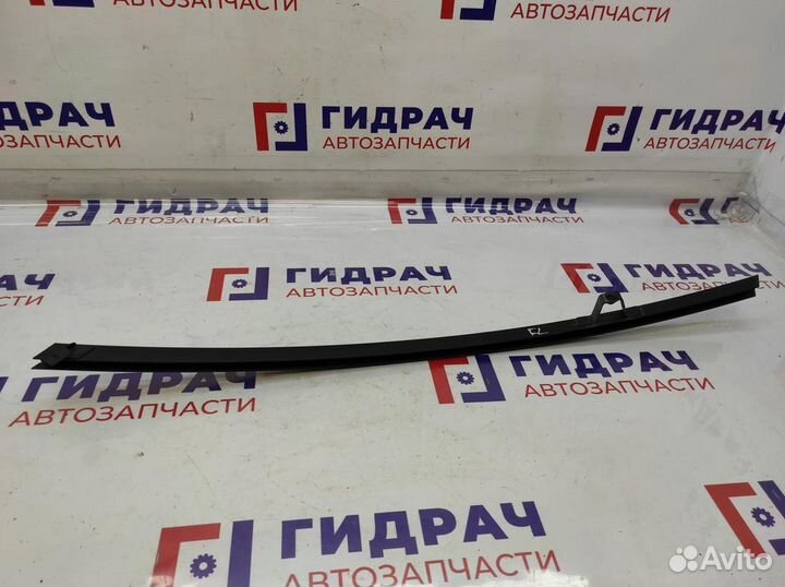 Направляющая стекла двери передней левой Renault S