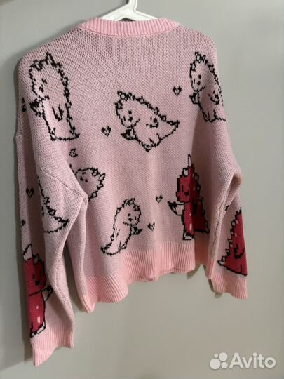 Розовый свитер