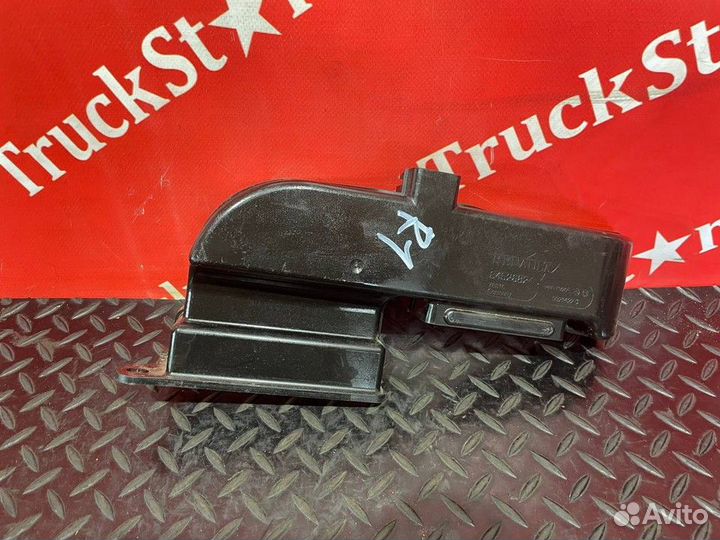 Крышка воздуховода кабины Renault T