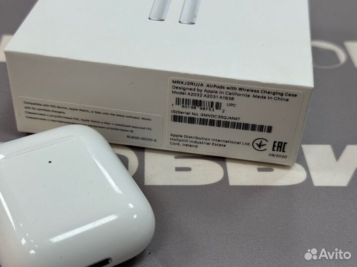 Apple AirPods 2 with Wireless Charging Case