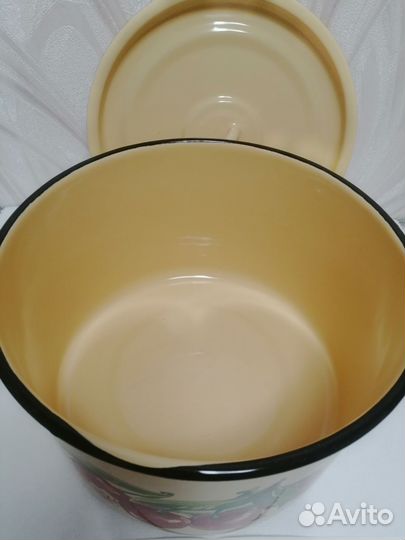 Кастрюля эмалированная большая