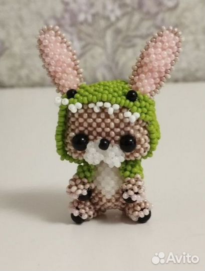 Зайчик из бисера