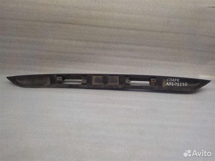 Накладка двери багажника Chevrolet Spark II (M200