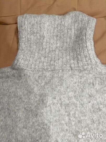 Свитер шерстяной женский с горлом