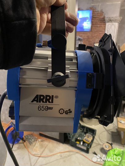 Осветительный прибор arri 650 PLus