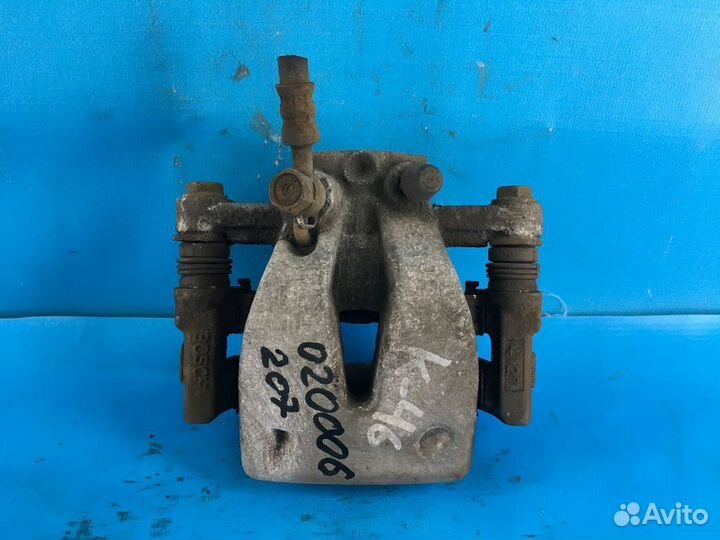 Тормозной суппорт задний левый toyota Avensis (T25