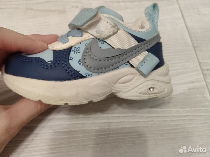 Кроссовки детские
