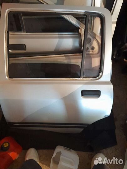 Продаю двери на Форд Сиерра
