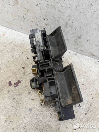 Замок двери багажника Ауди