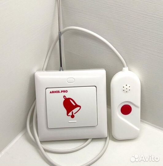 Кнопка вызова персонала с выносной кнопкой в руку