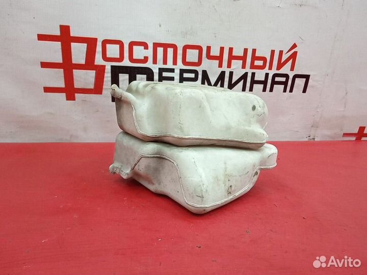 Бачок омывателя toyota crown 2LTE