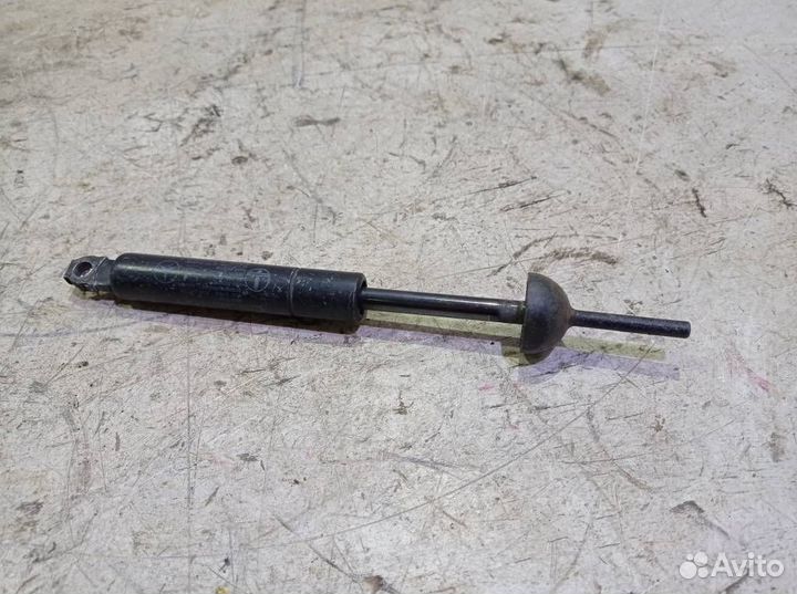 Амортизатор капота