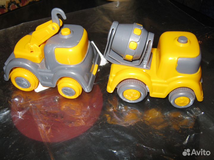 Пирамида, машинки. Кот в сапогах. Гном