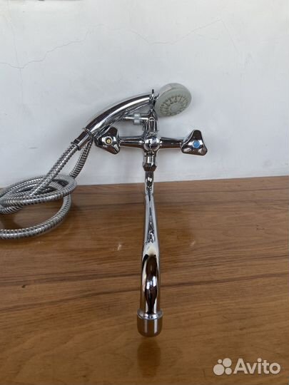 Смеситель для ванны