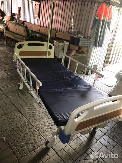 Медицинская кровать функциональная