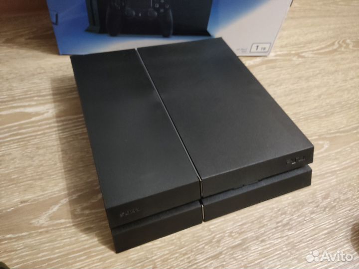 PS4 1Tb+2 джоя+куча игр (идеал)