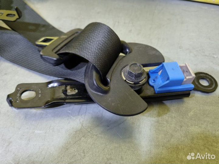 Ремень безопасности с пиропатроном передний правый