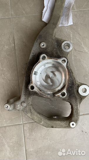 Поворотный кулак левый передний mercedes C-класс