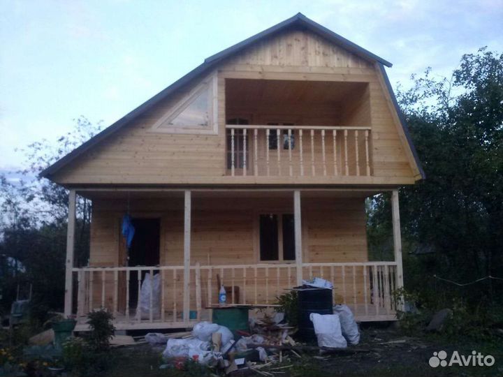 Строительная бригада возможно с нашим материалом